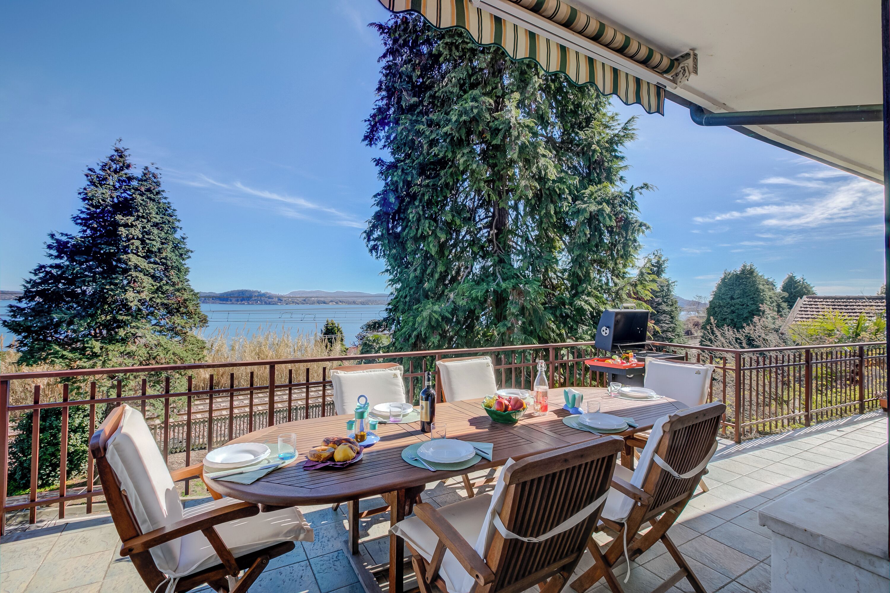 Family Villa, 4 Bedrooms, 2 Bathrooms, Mountainside (Blooming Villa Cos Lake View) | Outdoor dining
