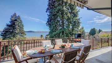 Family Villa, 4 Bedrooms, 2 Bathrooms, Mountainside (Blooming Villa Cos Lake View) | Outdoor dining