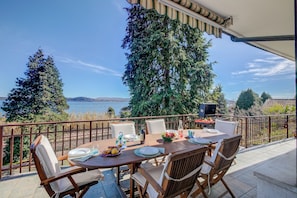 Family Villa, 4 Bedrooms, 2 Bathrooms, Mountainside (Blooming Villa Cos Lake View) | Outdoor dining
