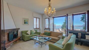 21-inch flat-screen TV with digital channels, fireplace