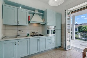 Family Apartment, Multiple Bedrooms (Il Giardino Di Dante Stresa Center) | Private kitchen - Il Giardino Di Dante Stresa Center (Stresa)