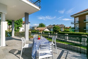 Family Apartment, Multiple Bedrooms (Il Giardino Di Dante Stresa Center) | Outdoor dining