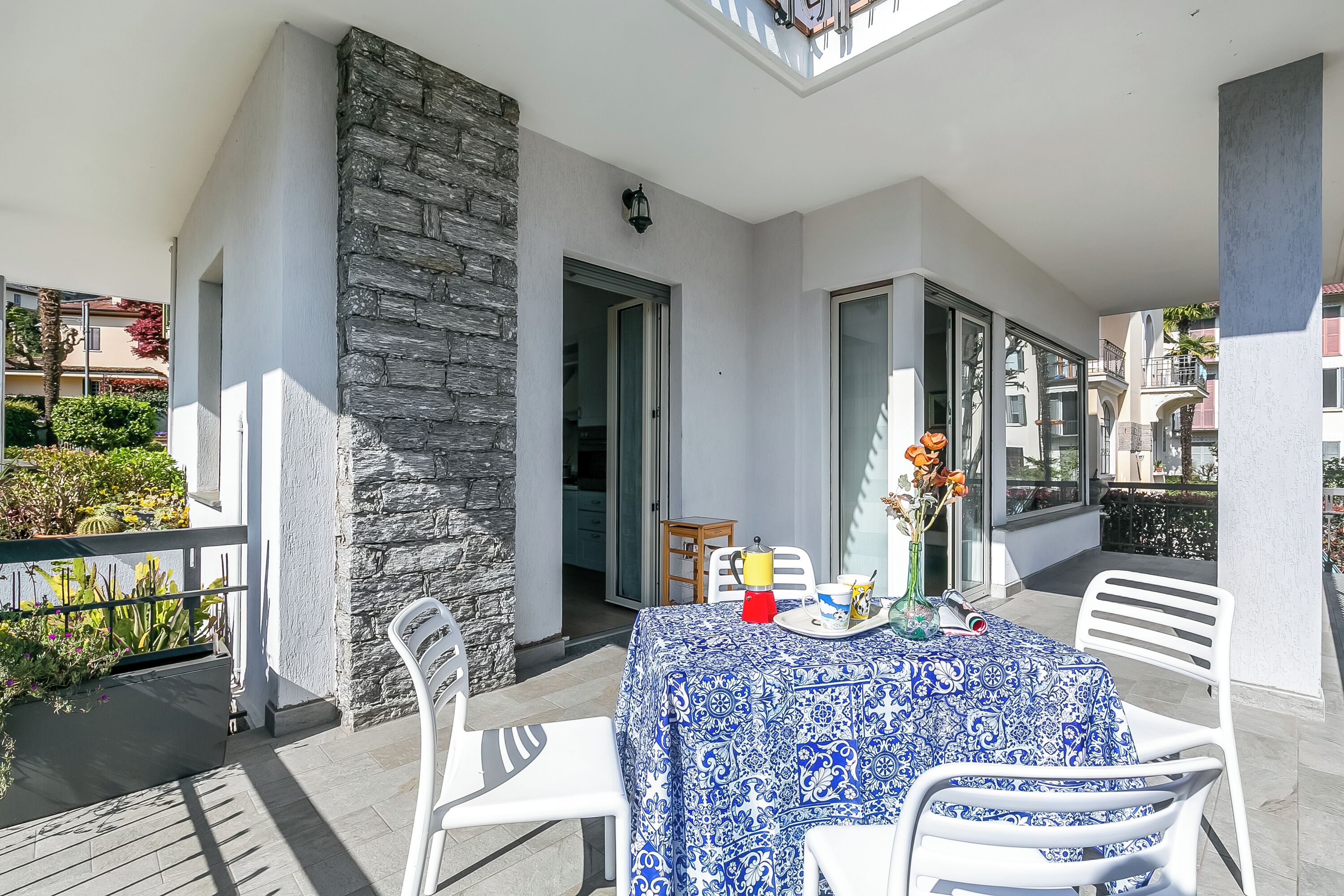 Familie appartement, meerdere slaapkamers (Il Giardino Di Dante Stresa Center) | Buiten dineren