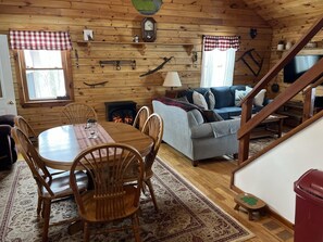 Smart TV, fireplace, ping pong, books