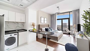 Comfort Studio, Balcony | In-room dining