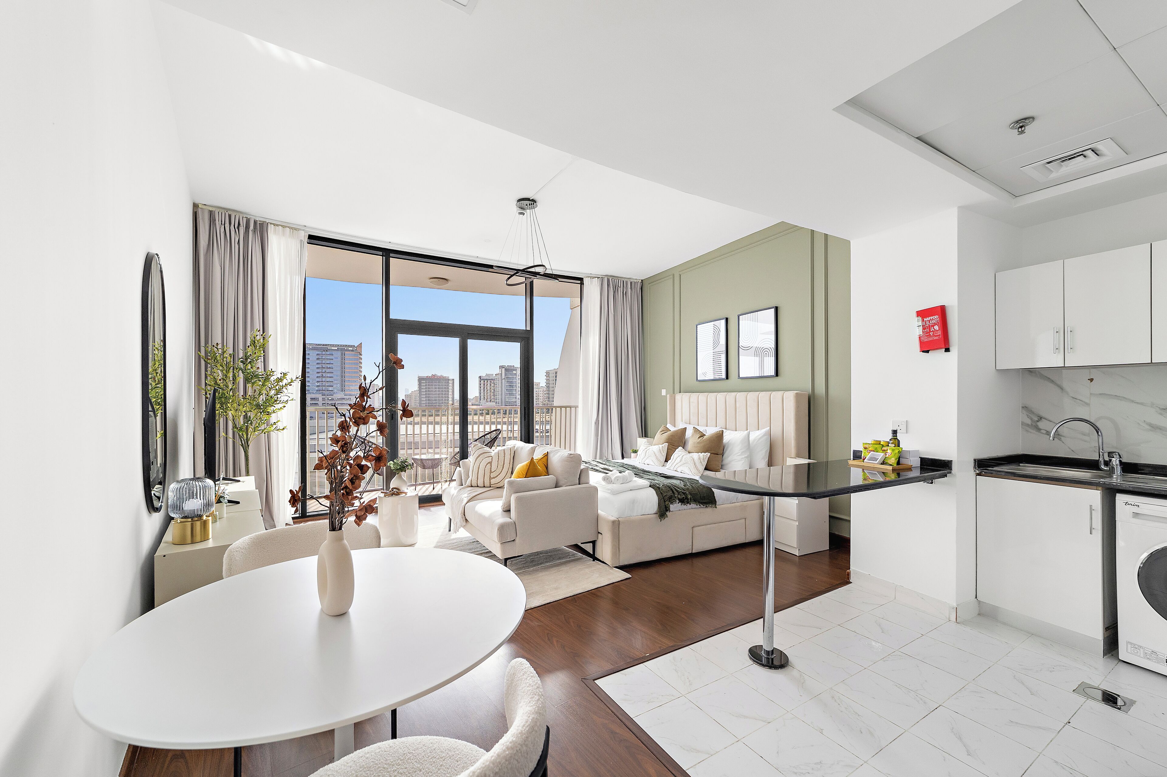 Classic Studio, Balcony, City View | Interior