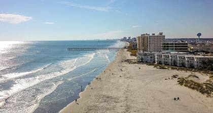 Newly Renovated Peaceful Oasis-Walk to the Beach!