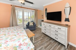 4 slaapkamers, een strijkplank/strijkijzer, internet