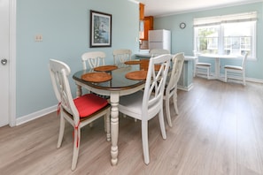 Dining - Oceanfront 5 BR Beach House! Sam's Shack (Surfside Beach)