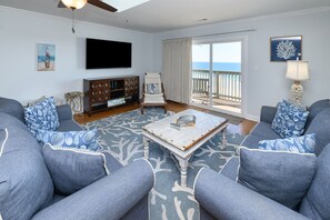 TV - Oceanfront 3 BR Condo! Seaside 401 - The Salty Vida (Surfside Beach)
