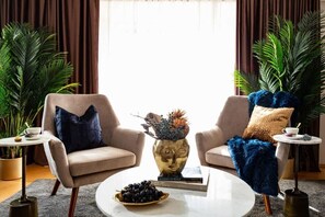 Interior - Qult • Monarch Summar (București)