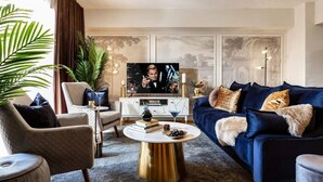 A modern living room with a television, a sofa, a coffee table, and decorative items. - Qult·co - Monarch (București)