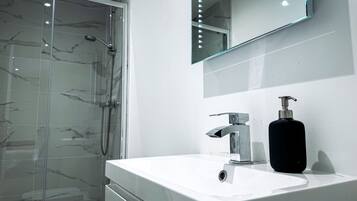 Apartment | Bathroom
