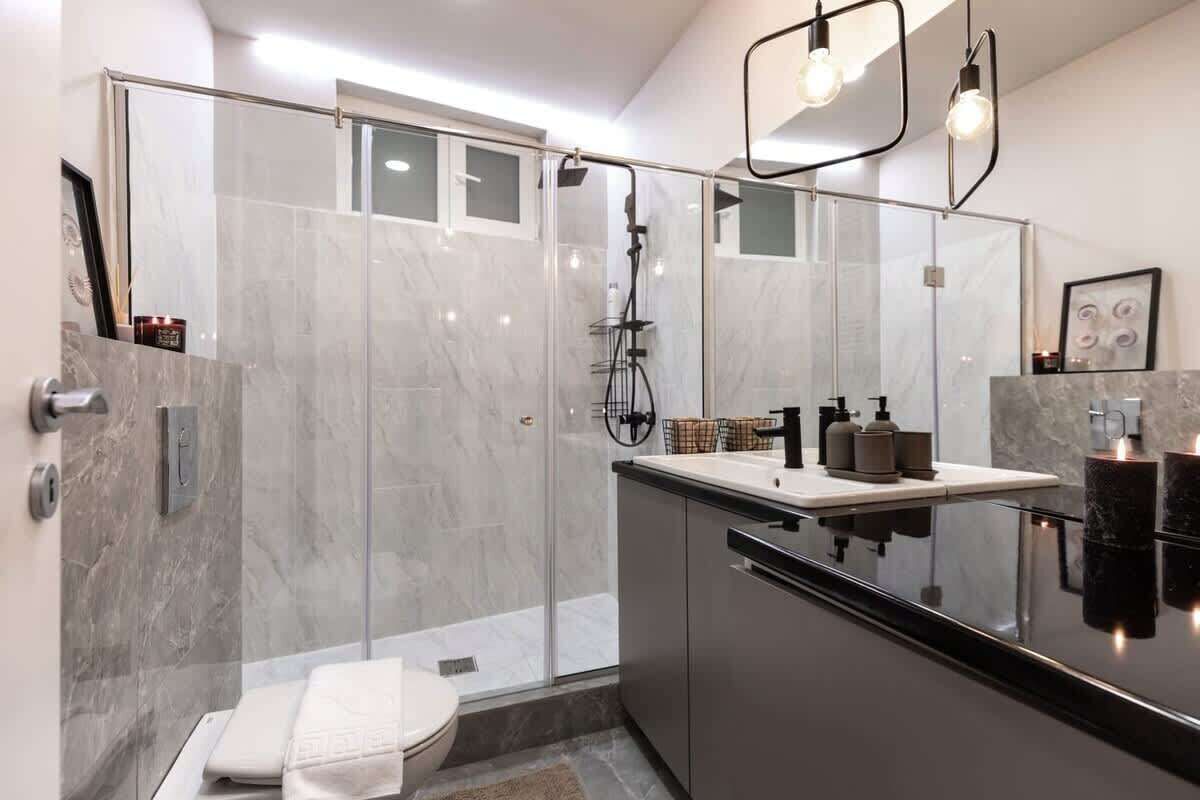 Shower, hair dryer, towels, shampoo