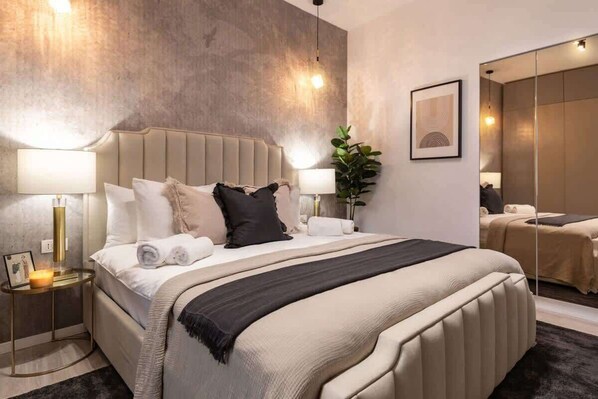 1 bedroom, desk, iron/ironing board, WiFi