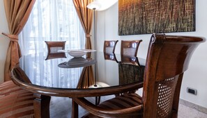 Appartement (3 Bedrooms) | Dineerruimte