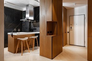 Interior - Qult • Peaky Blinders (București)