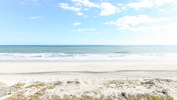 På stranden