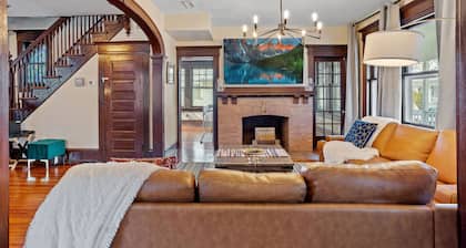 9 BR/4BA AC Victorian Manor - 1 Block to Beach