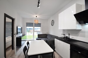 Classic Apartment | In-room dining - RentPlanet - Apartament Bałtycka II (Kolobrzeg)