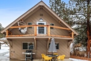 Outdoor dining - Cozy Hideaway Retreat Unit 4 near Durango, CO. (Durango)