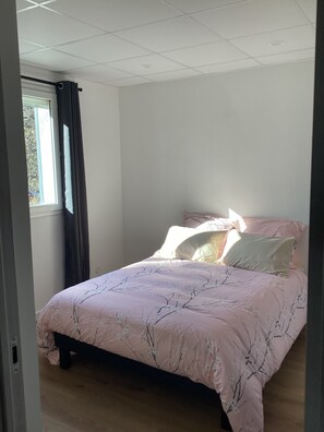 3 chambres, fer et planche à repasser, Wi-Fi gratuit, draps fournis