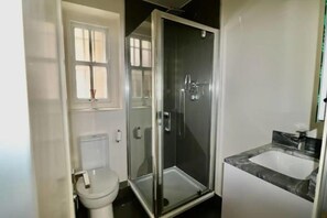 Departamento | Baño | Regadera, secadora de cabello, toallas