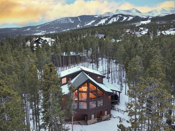 Exterior - Trailside Lodge: Ski-in/Ski-out! Private Hot Tub, Pool Table, Gas Grill (Breckenridge)