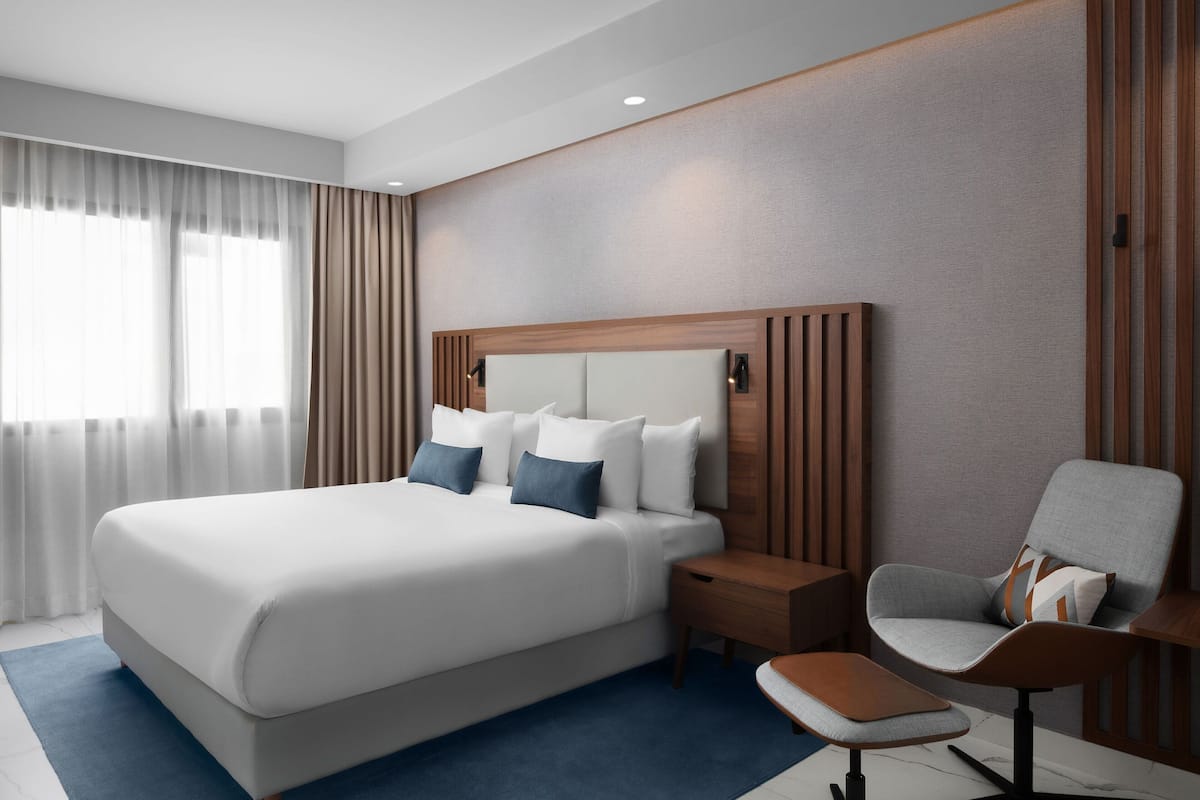 Habitación Premium, 1 cama King size, para no fumadores, acceso a la alberca | 1 habitación, ropa de cama de alta calidad y minibar