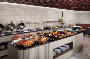 Desayuno buffet los días de semana (MAD 149 por persona)