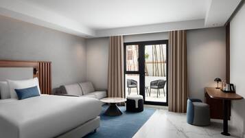 Chambre Premium, 1 très grand lit, terrasse | 1 chambre, literie de qualité supérieure, minibar