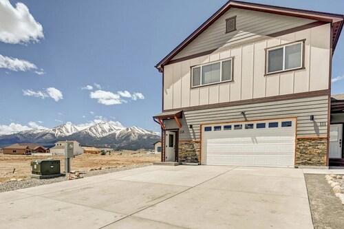 Beautiful dog friendly apartment! STR-243