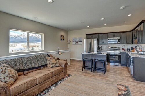 Close to town and dog walking area!