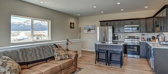 Close to town and dog walking area!