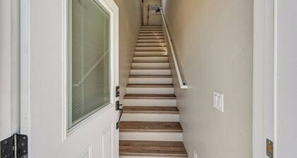 Beautiful dog friendly apartment! STR-243