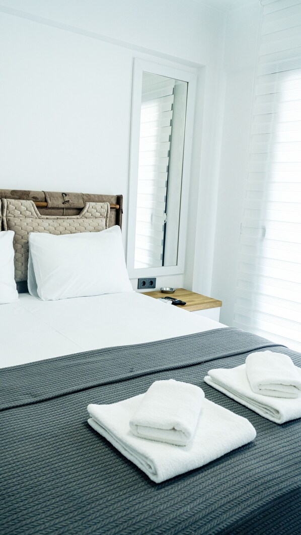 Deluxe Double Room, Balcony, City View | Desk, laptop workspace, free WiFi, bed sheets - Port Marmaris Rooms (Marmaris)