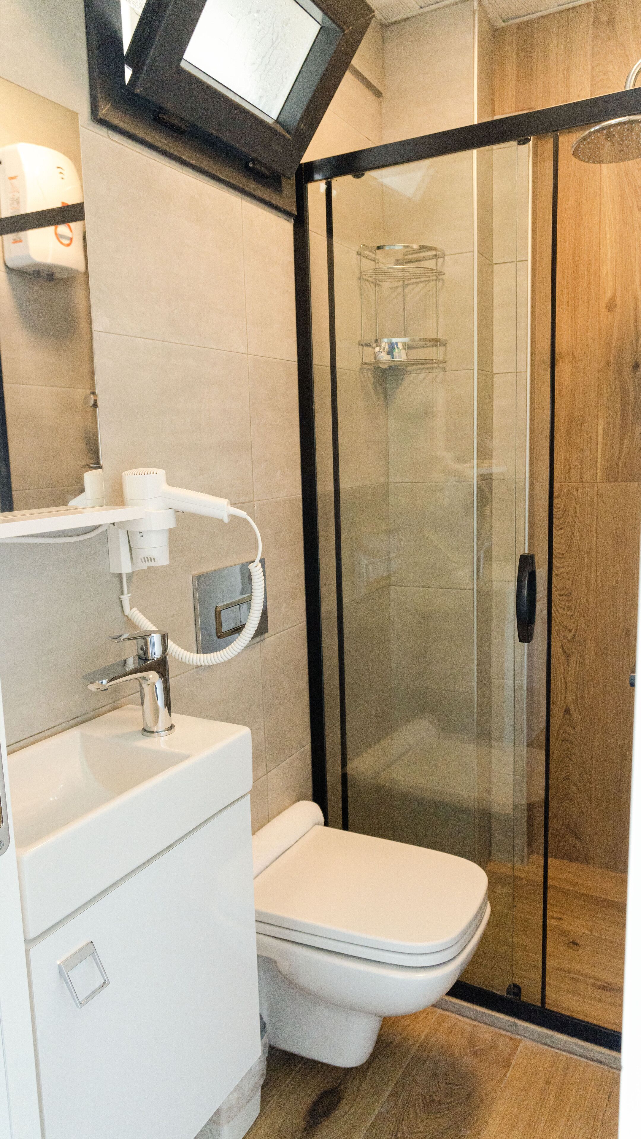 Deluxe Double Room, Balcony, City View | Bathroom shower