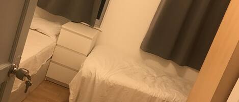 3 bedrooms, bed sheets