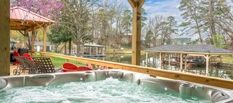 Unbeatable Outdoor Lake Living