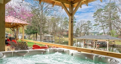 Unbeatable Outdoor Lake Living