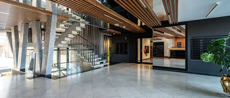 المنشأة من الداخل