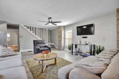 5 Bedroom 7 Beds Cozy and Spacious Home