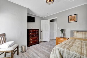 5 bedrooms, iron/ironing board, free WiFi, bed sheets