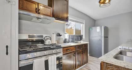 5 Bedroom 6 Beds Cozy and Spacious Home