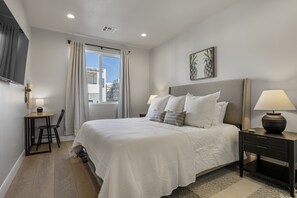 4 bedrooms, desk, iron/ironing board, travel crib - Mermaid Lagoon:  Desert Color Lagoon + Beaches (St. George)