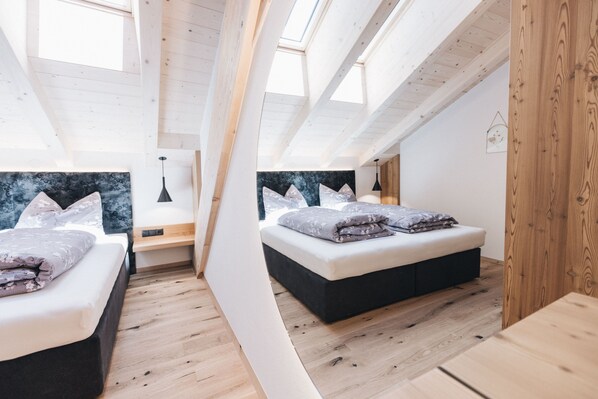 1 bedroom, travel crib, WiFi