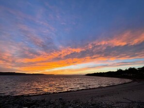 Beach nearby - Lake Pepin Marina Bungalow - River Views, Hot Tub! (Pepin)