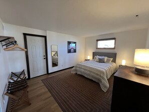 2 bedrooms, desk, iron/ironing board, WiFi - Lake Pepin Marina Bungalow - River Views, Hot Tub! (Pepin)