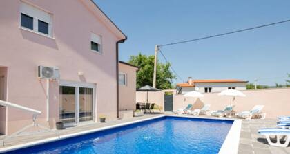 Charming Villa Nina With Pool
