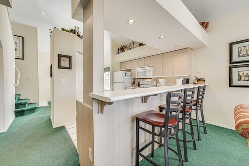 Steps to Branson Strip: Condo w/ Sunroom